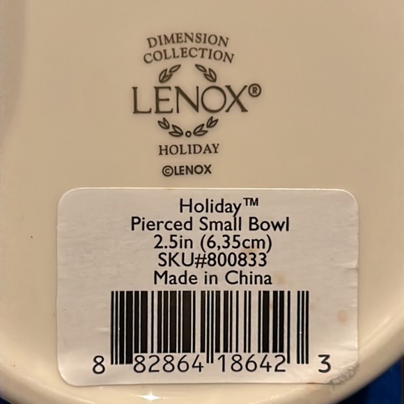 NWT Lenox Small Pierced Bowl with Holly Leaves & Berries Holiday Dimension - Picture 12 of 12